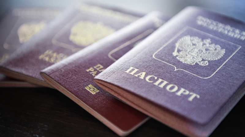 Путин продлил срок действия заканчивающихся паспортов и удостоверений до 15 июля