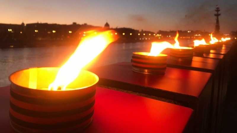 В Москве зажгли 1418 свечей в память о Великой Отечественной войне