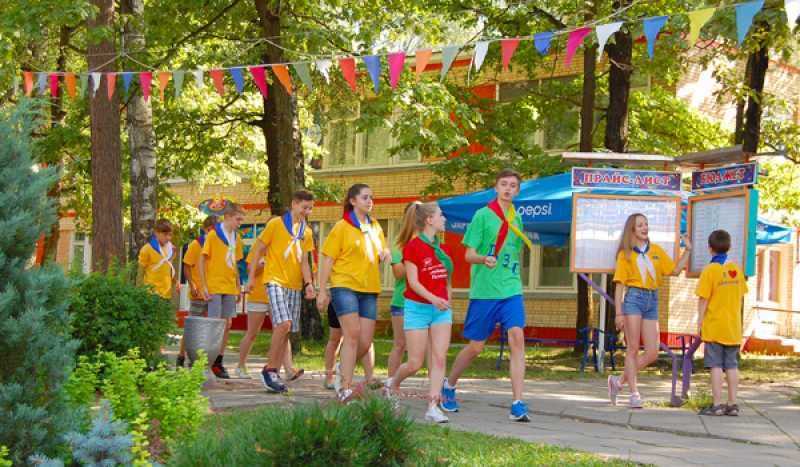 Счастливые каникулы: как выбрать детский лагерь для летнего отдыха
