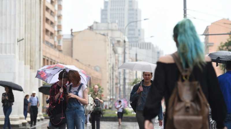 Температура до 25 градусов и небольшие дожди ожидаются в Московском регионе в четверг