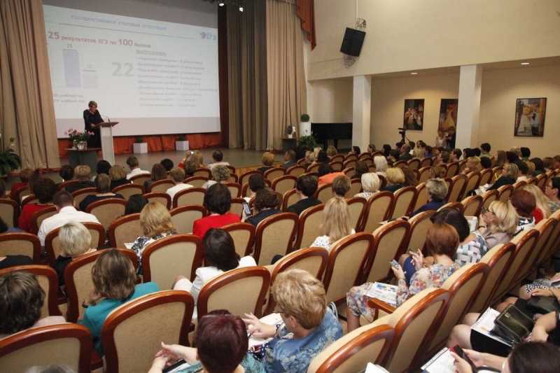 В Дмитровском округе прошла педагогическая конференция.