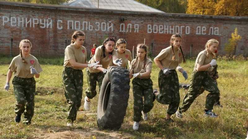 63 команды Подмосковья поучаствовали в военно‑патриотической игре «Девушки в погонах»