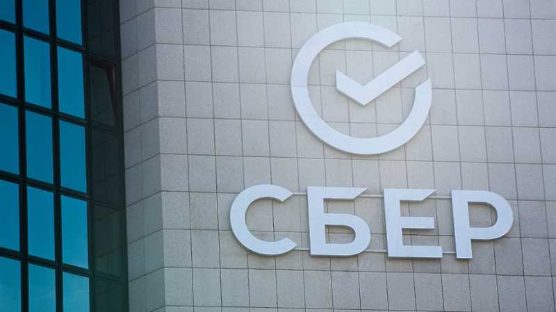 Банкоматы‑смартфоны и кофепоинт: чем удивит новый офис Сбера в Москве