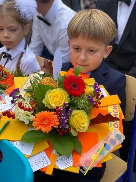 Глава округа Илья Поночевный поздравил с Днём знаний школьников из гимназии «Дмитров».