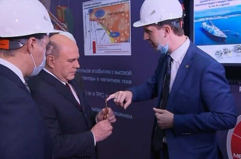 Премьер‑министру России Михаилу Мишустину сделали необычный и редкий подарок в Объединённом институте ядерных исследований (ОИЯИ) в Дубне