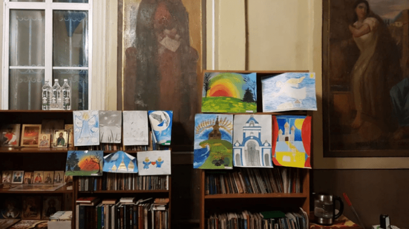 Выставка детских рисунков в Покровском храме