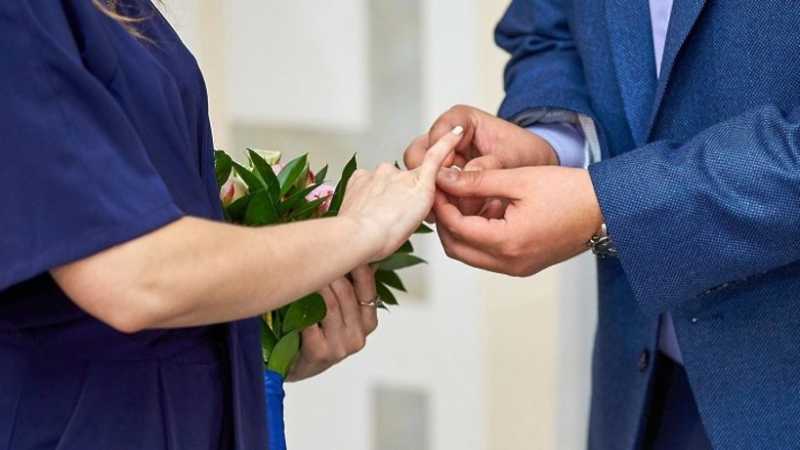 Около 60 пар в Москве поженятся в Рождество