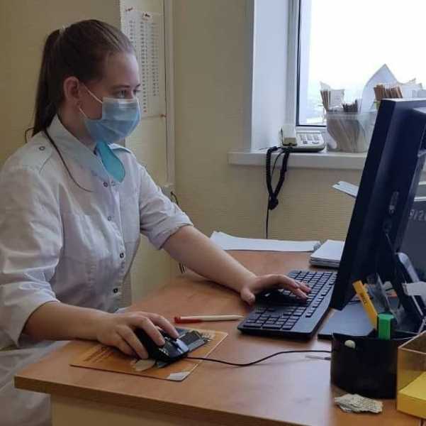 Волонтеры помогают медикам Дмитровской областной больницы.