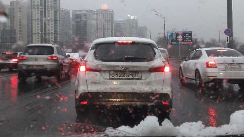 Москвичей предупредили о мокром снеге и гололедице