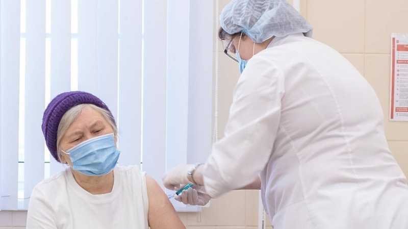 Жители Подмосковья смогут сделать прививку от Covid‑19 в МФЦ 5 марта