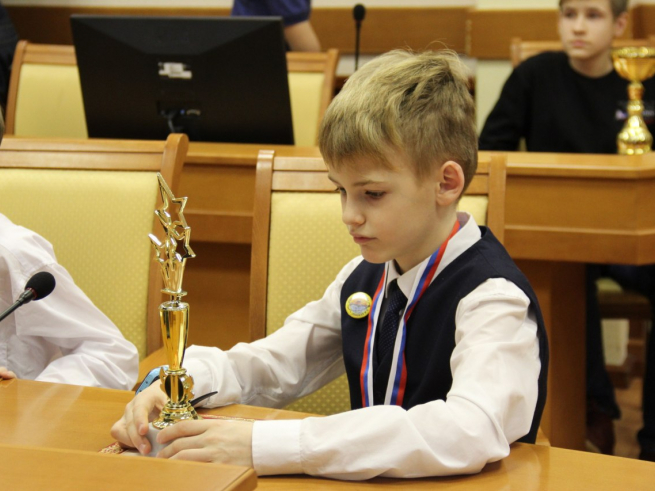 Глава г.о. Дубна наградил юных шахматистов
